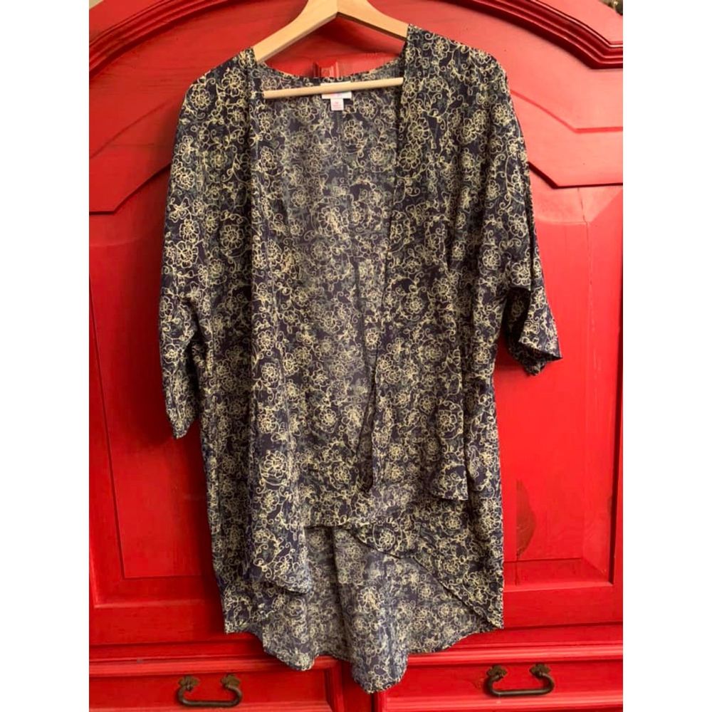 NWOT LuLaRoe Size Medium Dressy Open Front Floral Cardigan Slinky Never Worn